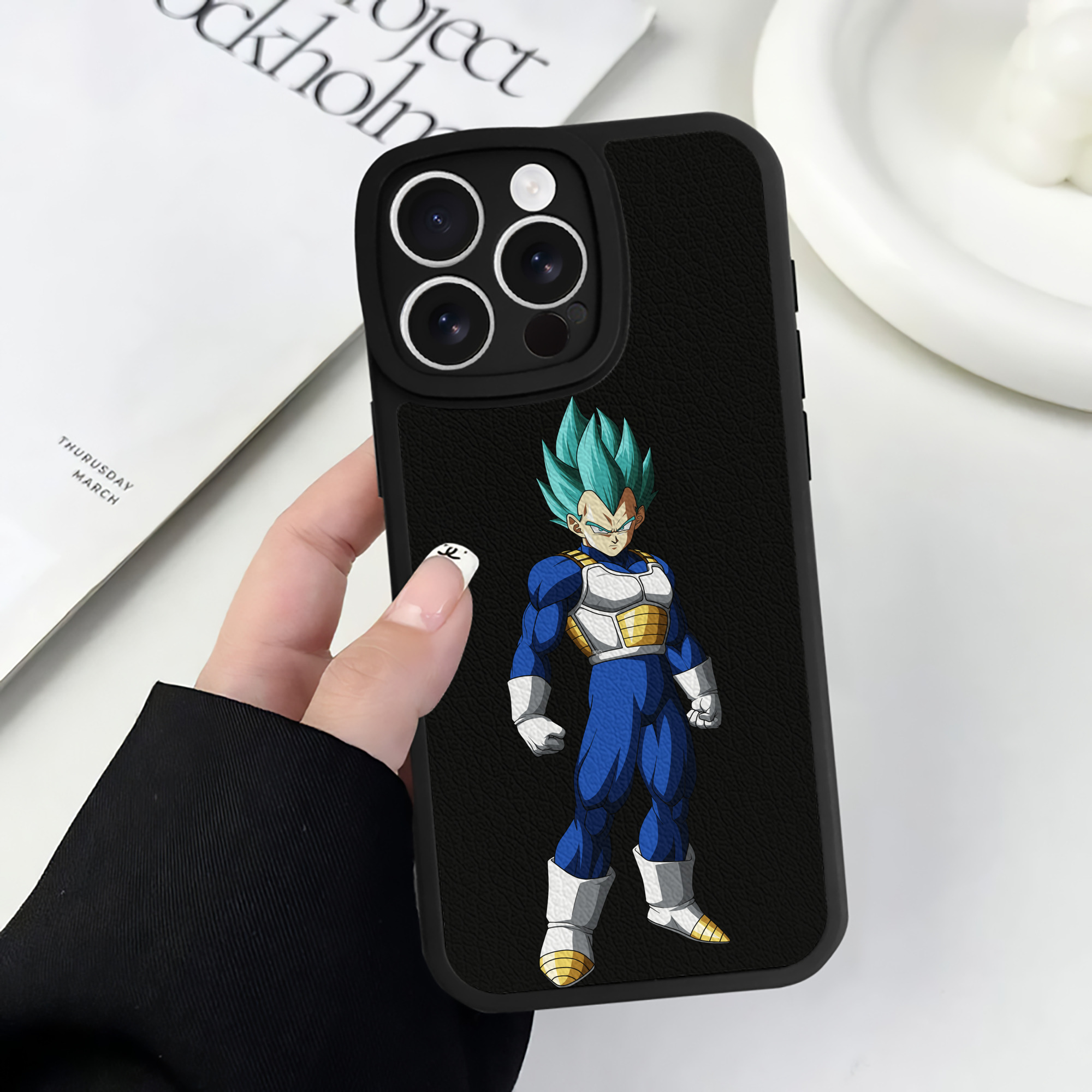 （画像用） ドラゴンボール ベジータ四世（Bejīta Yonsei）DRAGON BALL Vegeta IV 【iPhone 16シリーズ対応】シリコンスマホケース（レザー調） 材質：シリコン